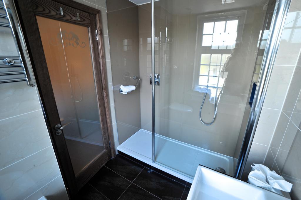 Frensham Pond Country House Hotel & Spa Farnham  Exterior photo